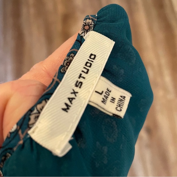 Max Studio Floral Georgette Cold Shoulder Top - Picture 8 of 8